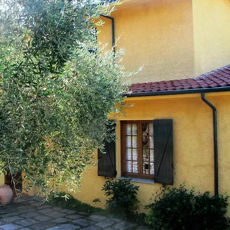 Villa Gialla Bed & Breakfast *